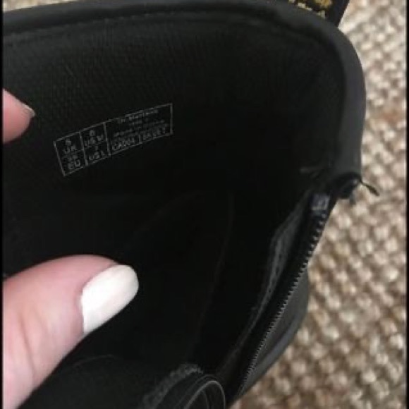 Dr. Martens 8-eyed black boots - Picture 2 of 4